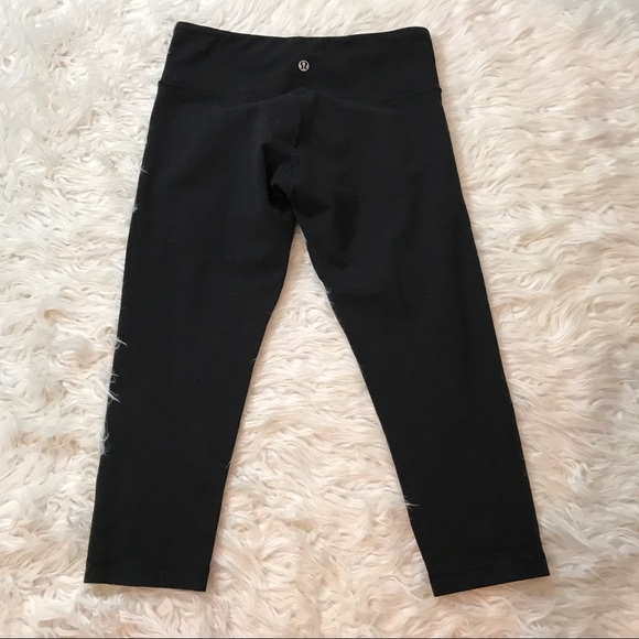 Lululemon Wunder Under Crops - Picture 2 of 3